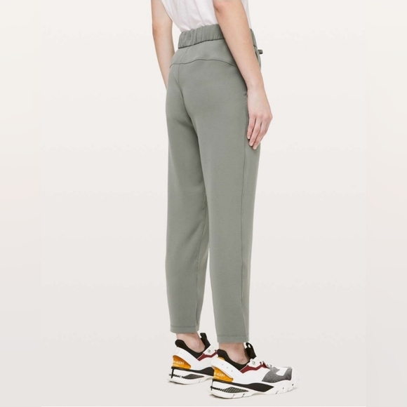 Lululemon On the Fly 7/8 Pant *WovenGrey Sage size 10 - Picture 3 of 12